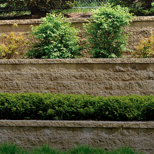 Finished Hardscape retaining wall using SRW Retaining Wall Products.